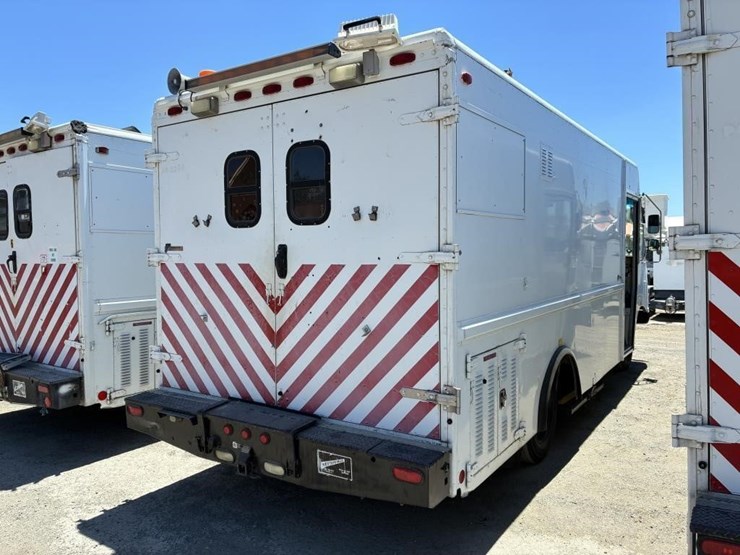 2002-workhorse-p42-image-3