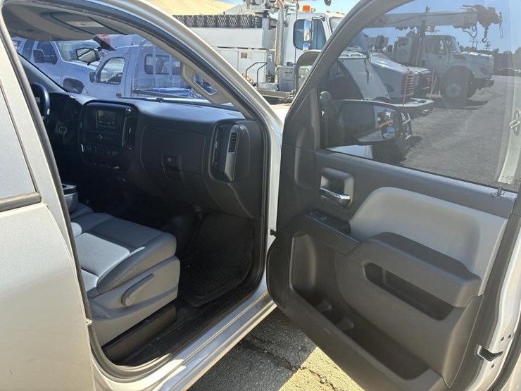 2018-chevrolet-silverado-1500-image-18