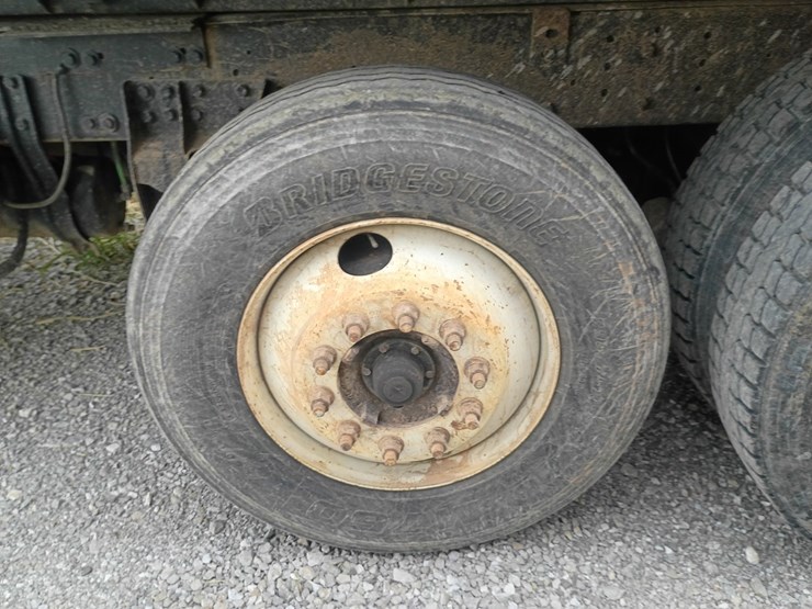 1995-freightliner-fld120-image-86