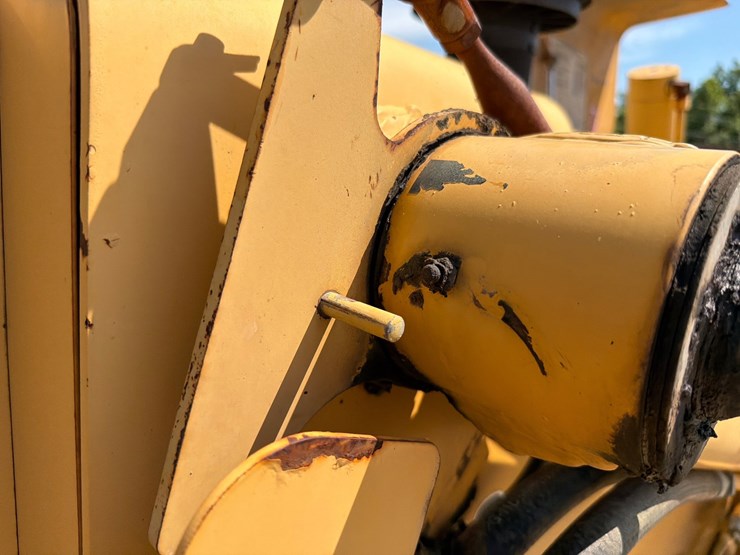 2000-deere-710d-image-77