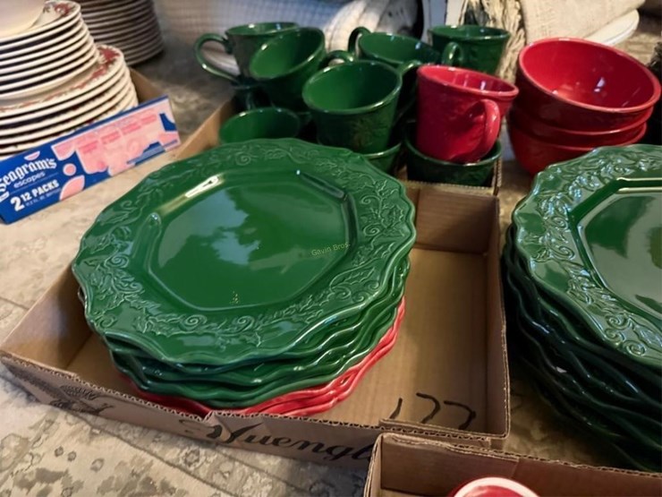large-set-of-xmas-dishes-image-4