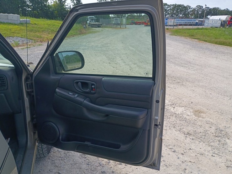 2003-chevrolet-blazer-image-36
