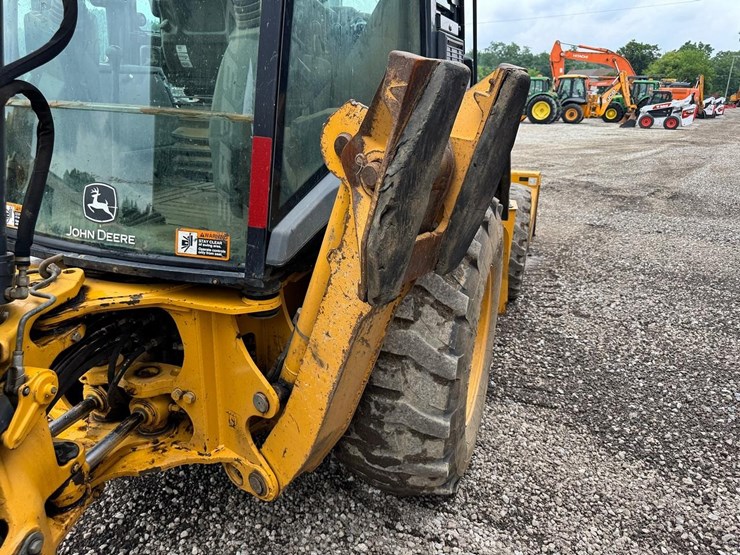 2018-deere-310l-image-17