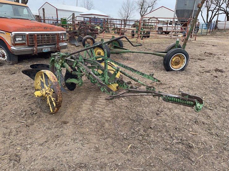 john-deere-pull-type-two-bottom-plow-image-7