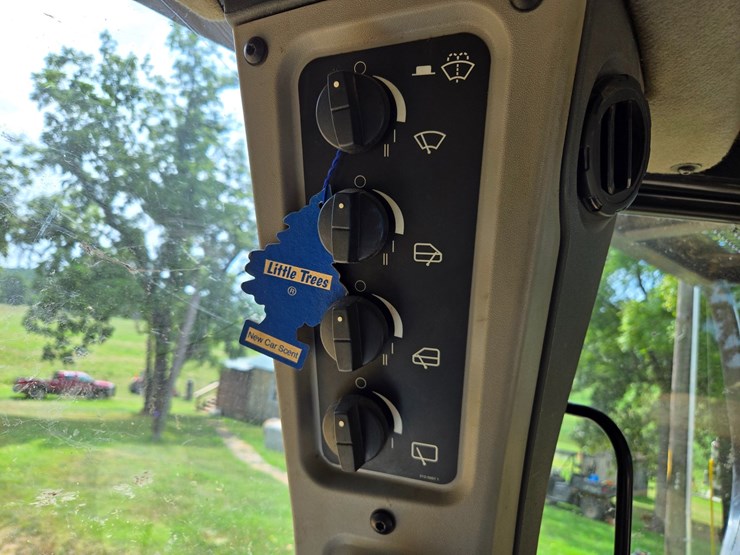 2019-caterpillar-d6-image-53