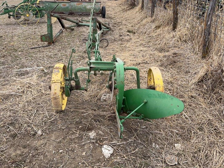 john-deere-one-bottom-plow-image-3