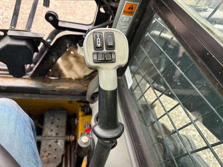 2019-new-holland-c232-image-21
