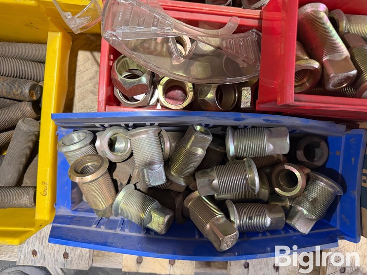 pallet-of-misc-truck-parts-image-16