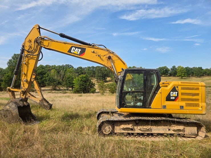 2019-caterpillar-320-image-8