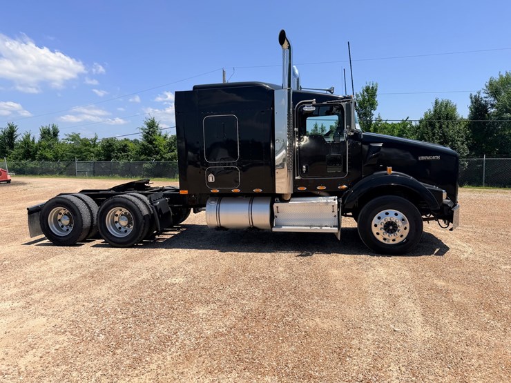 2010-kenworth-t800-image-21