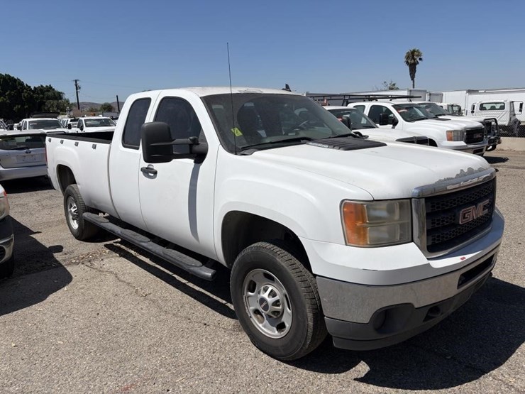 2012-gmc-sierra-2500-image-2