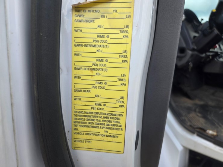 2007-freightliner-m2-106-image-41