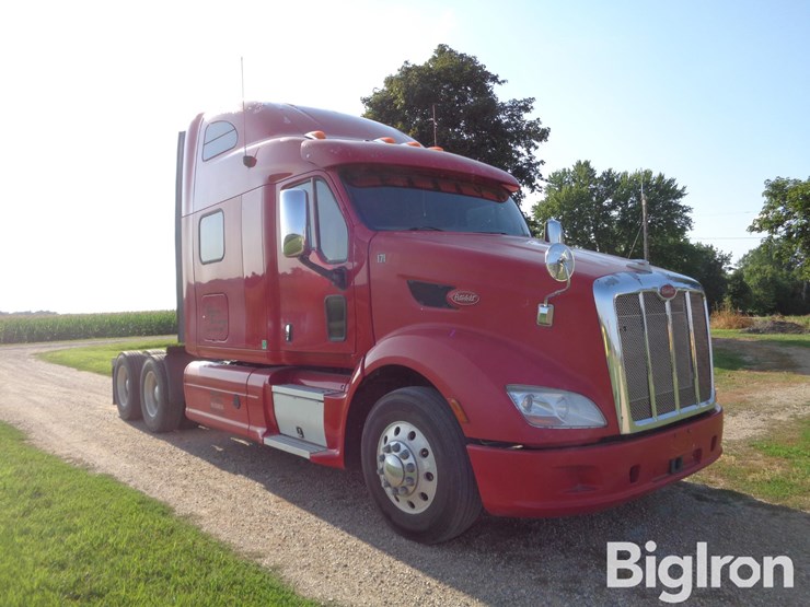 2013-peterbilt-587-image-15
