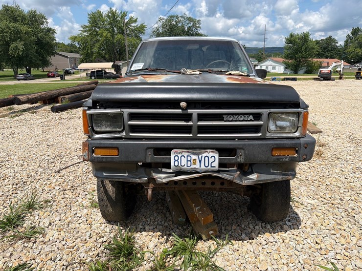 #22709-•-1987-toyota-pickup-truck-(nonrunner)-image-11