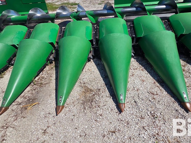 2010-john-deere-608c-image-16