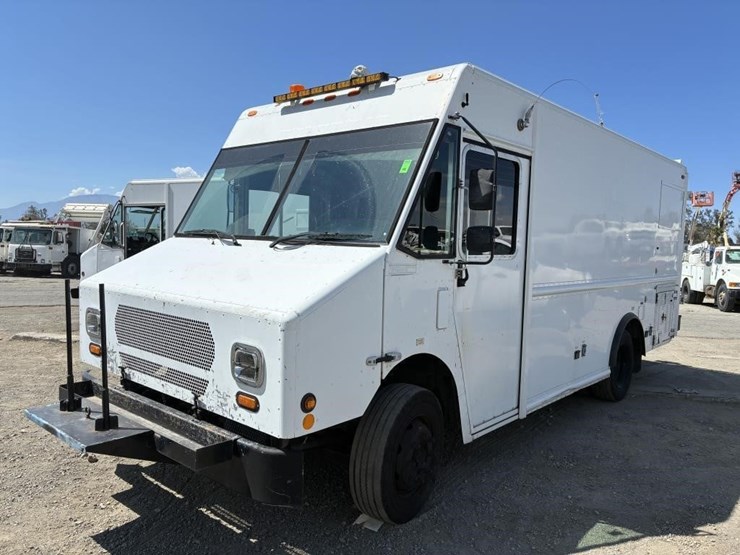 2008-workhorse-w62-image-1
