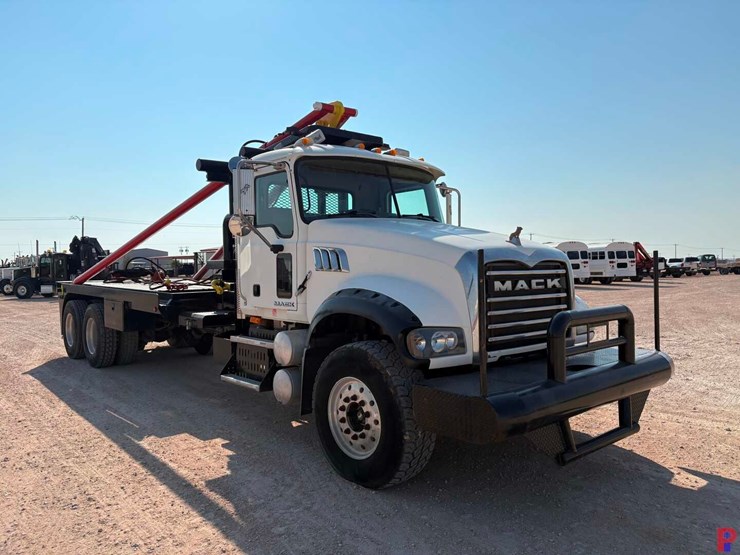 2008-mack-granite-t/a-daycab-gin-pole-truck-image-3