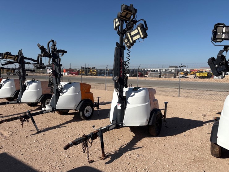 2017-generac-mobile-products-mlt6smds-6kw-s/a-bumper-pull-light-tower-image-1