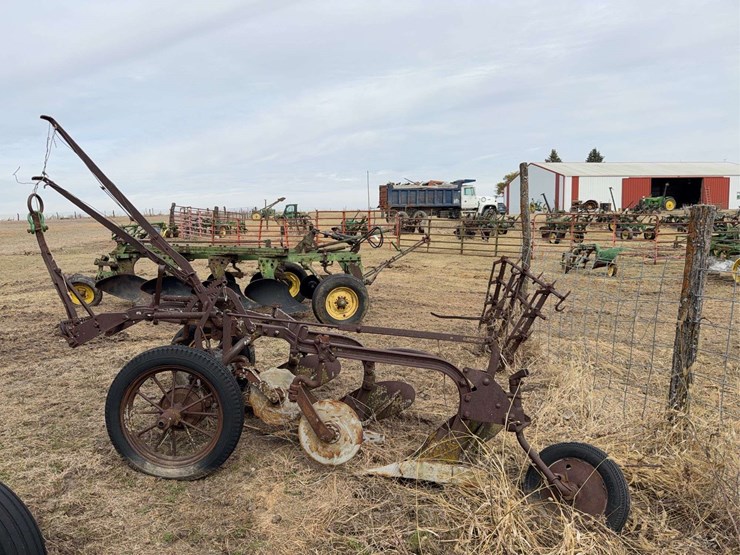 john-deere-pull-type-three-bottom-plow-image-17