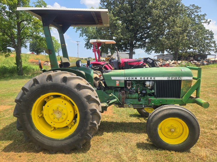 john-deere-2240-image-10