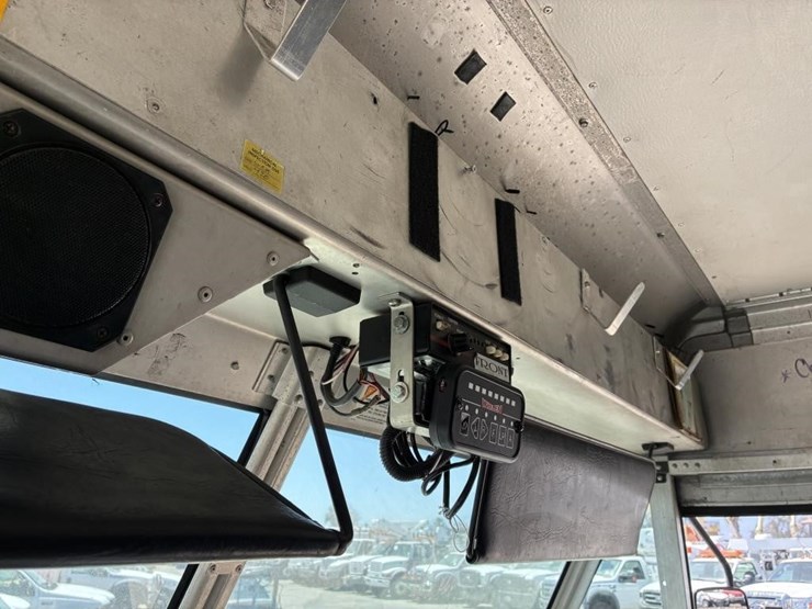 2002-workhorse-p42-image-24