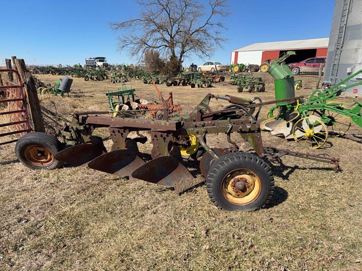 john-deere-pull-type-three-bottom-plow-image-2