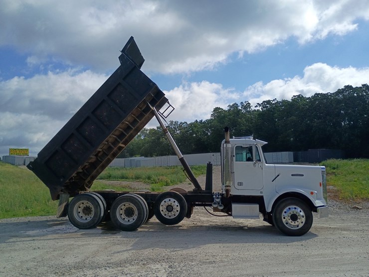 #24861-•-1988-freightliner-flc-dump-truck-image-31