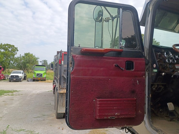 1997-peterbilt-379-image-34