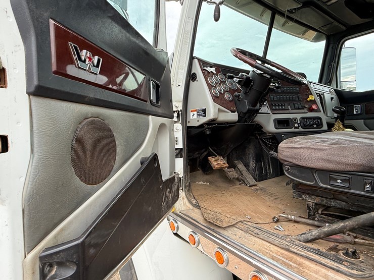 2014-western-star-4900-image-28