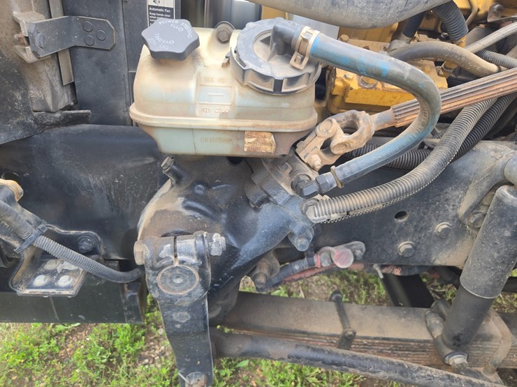 2007-freightliner-m2-106-image-27
