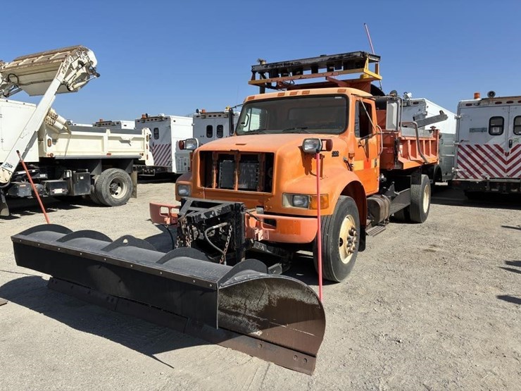 2001-international-4900-image-1