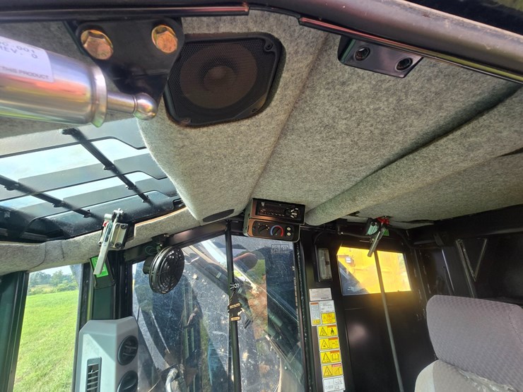2015-caterpillar-521b-image-39