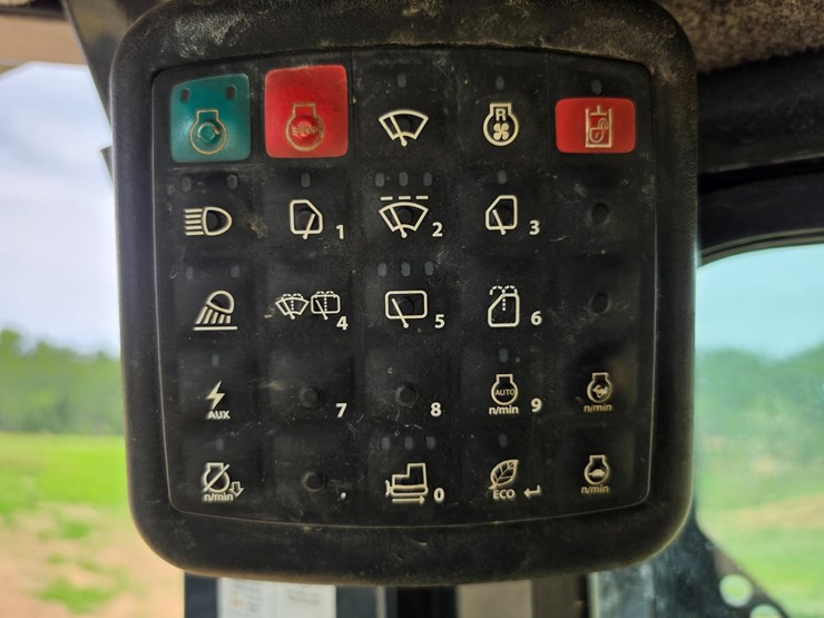 2015-deere-700k-image-43