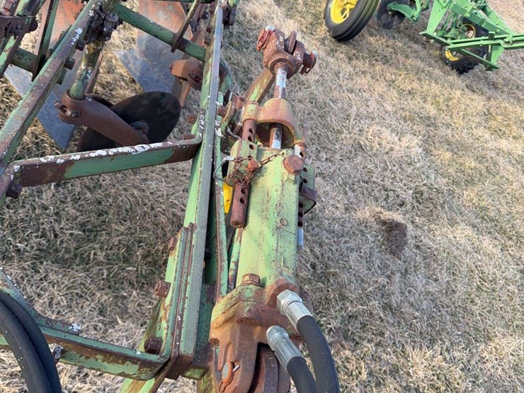 john-deere-pull-type-three-bottom-plow-image-12