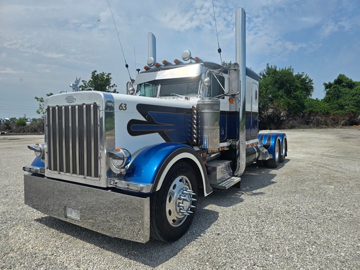 2000-peterbilt-379-image-2
