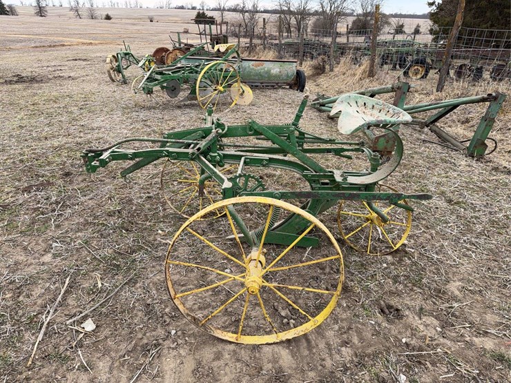 john-deere-one-bottom-plow-image-2