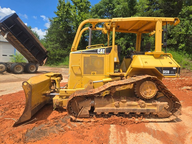 2005-caterpillar-d5n-xl-image-4
