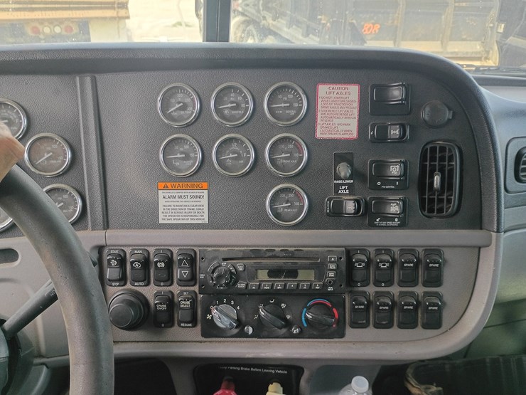 2014-peterbilt-367-image-52
