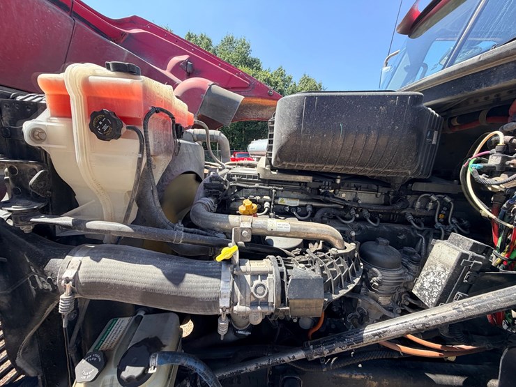 2016-freightliner-122sd-image-31