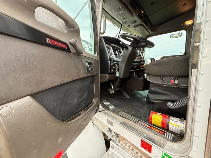 2014-kenworth-t800-image-17