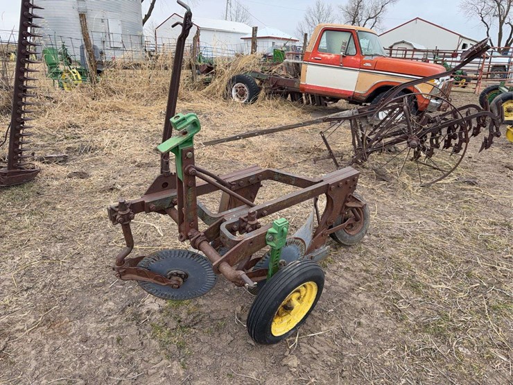 john-deere-three-point-two-bottom-plow-image-1