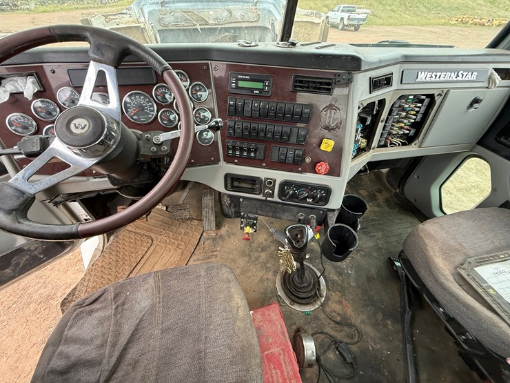 2014-western-star-4900-image-33