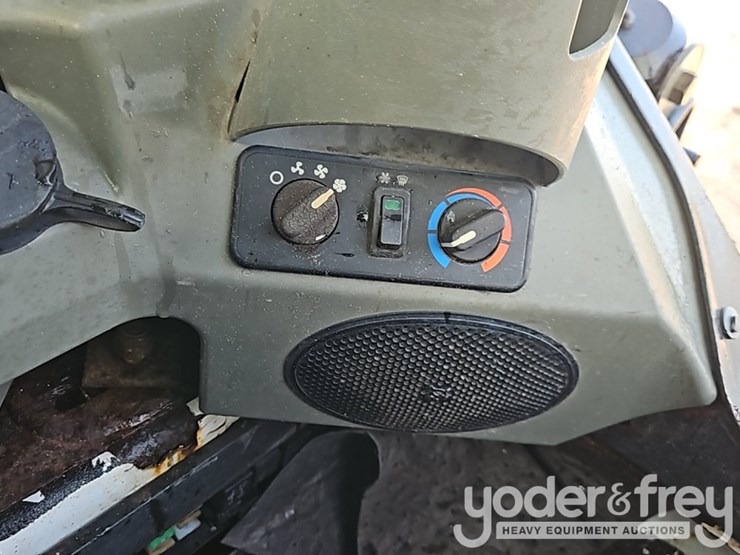 2015-bobcat-t750-image-28