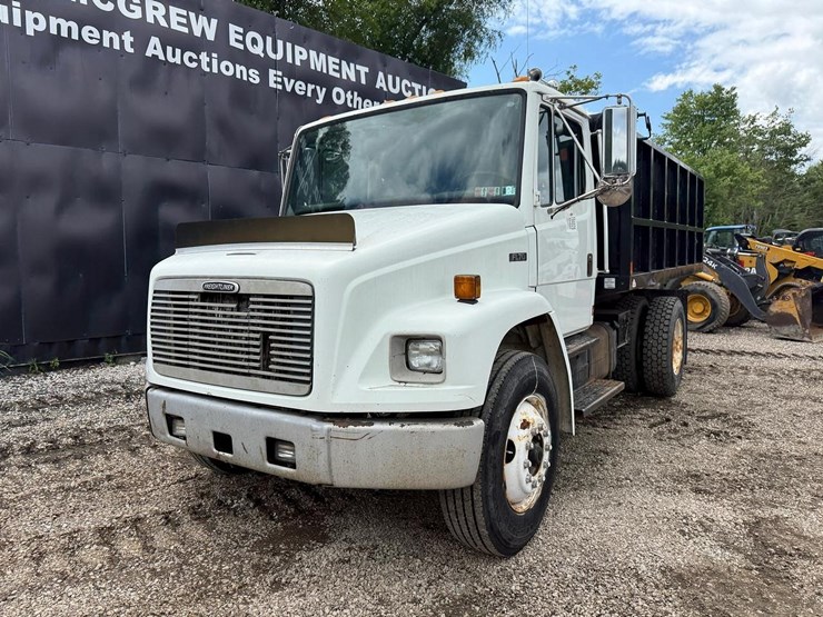 2000-freightliner-fl70-image-8