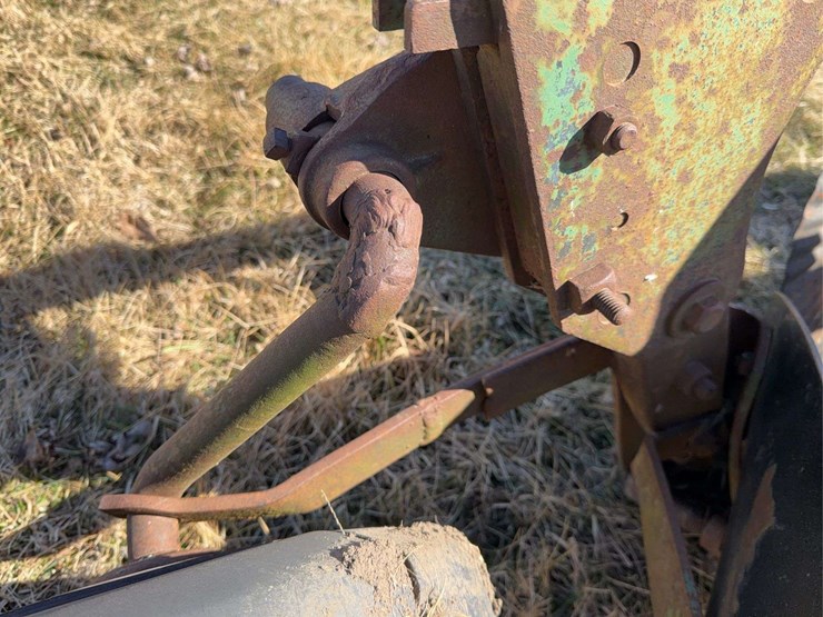 john-deere-three-point-three-bottom-plow-image-16