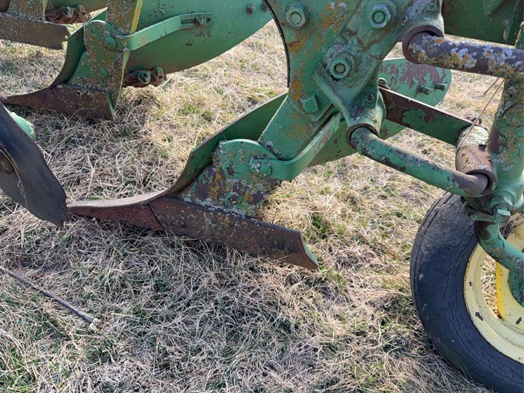 john-deere-pull-type-three-bottom-plow-image-26