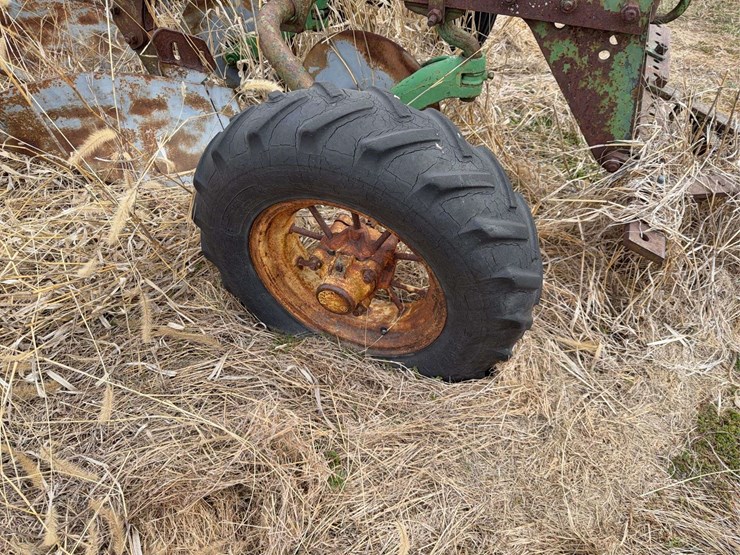 john-deere-pull-type-four-bottom-plow-image-16