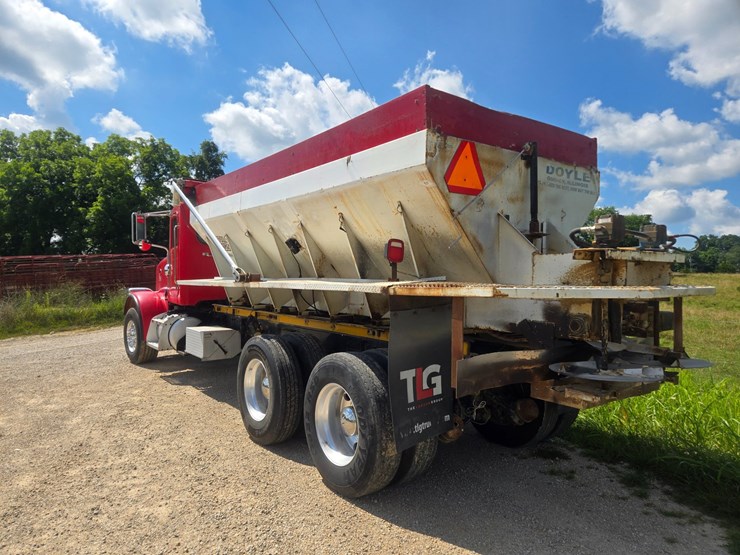 2009-peterbilt-367-image-11