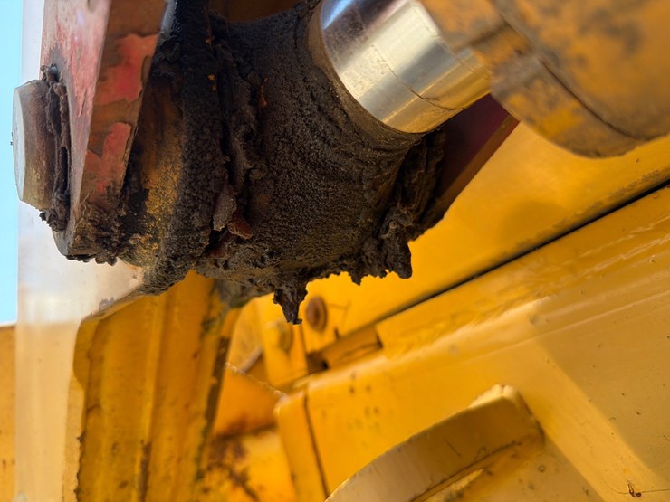 2000-deere-710d-image-50