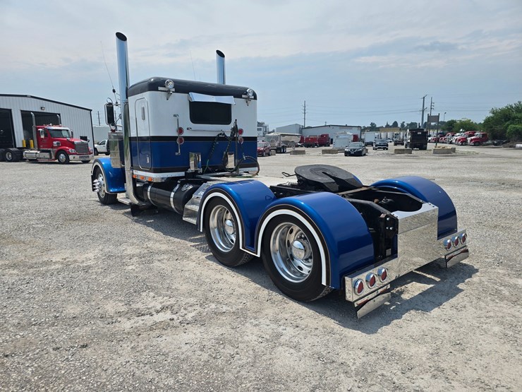 2000-peterbilt-379-image-19